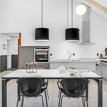 Beautiful In With Kitchen Feriehus